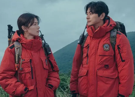 《智异山》全智贤回归之作，剧情、特效与时间线方面有点拉跨