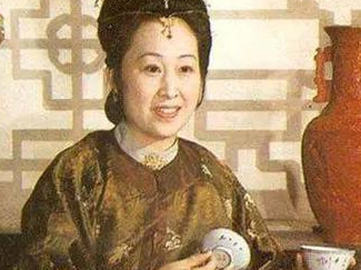 红楼梦中薛姨妈为何会认黛玉为干女儿？有何目的