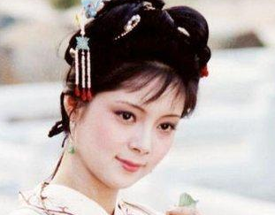 红楼梦中薛宝钗是如何对待香菱的？二人关系如何