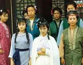 红楼梦中林黛玉进贾府时都随身携带了哪些东西？
