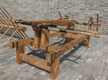 北朝时期，军队使用的兵器是如何发展的？