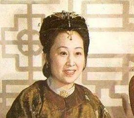 红楼梦中薛姨妈人黛玉做干女儿到底是出于什么样的目的？