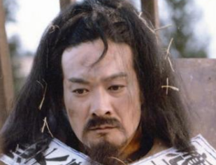 红楼梦贾雨村为何会升官那么快？靠的是什么