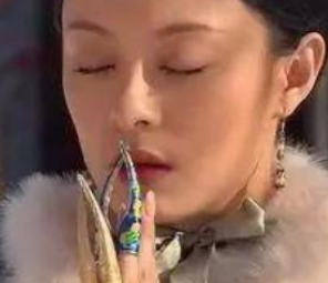 清朝时后宫的妃嫔为何要呆指甲套？有什么作用