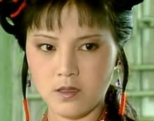 红楼梦中袭人做女红时为何不找晴雯帮忙？原因是什么？