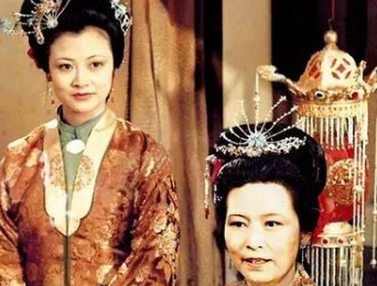 红楼梦中薛宝钗没有进宫，薛姨妈是什么表现？