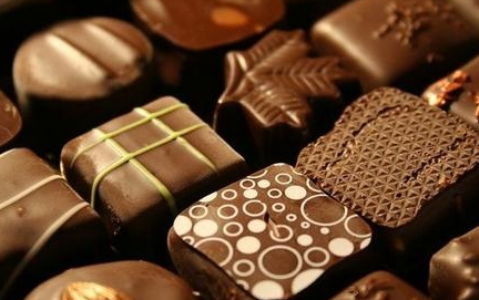 康熙第一次吃巧克力，他吃完后说了什么？