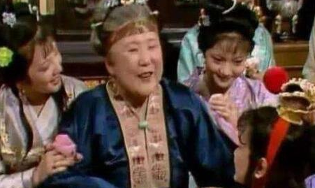 红楼梦第40回讲了什么故事？这回该如何理解呢？