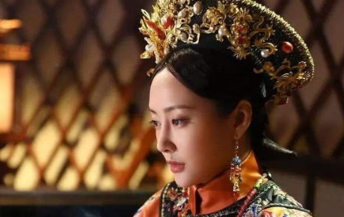 两姐妹一起进宫，姐姐成宠妃，妹妹结局惨死