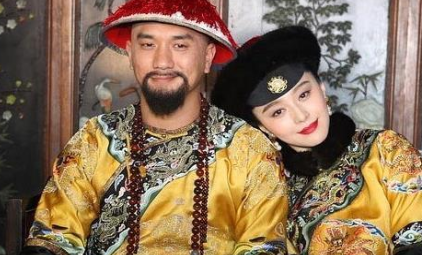 做事荒唐却极受宠爱，弘昼其实是大智若愚