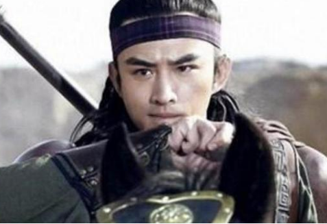 水浒中张清能连败15位梁山好汉靠的是什么？