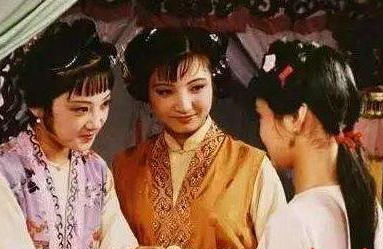 晴雯为什么不招王夫人喜欢呢？与她的性格有关吗？