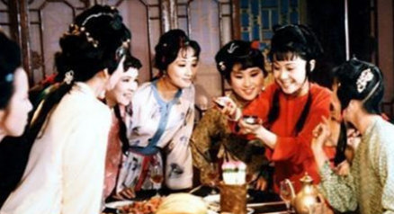 在中国的几千年文化中，酒桌文化中有哪些酒桌游戏？