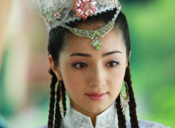 历史上的香妃到底是个怎样的女子呢？是虚构还是真正存在