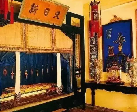 俗话说床越大睡的越舒服 古代皇帝的床为何那么小