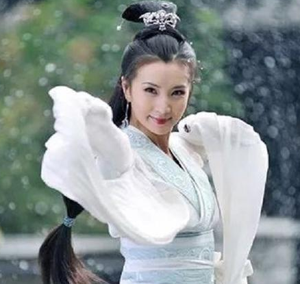 关羽不是要月下斩貂蝉吗 关羽为什么又私下放走人