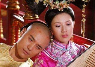 孝庄皇后不受宠又与顺治之间相互不满，是因为什么？
