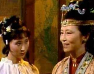 贾母不和长子贾赦一起住的原因是什么?