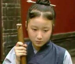 芳官为何会成为怡红院的丫鬟？王夫人为何不喜欢她