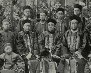 乾隆为什么放任和珅的贪污？他是如何断送大清的？