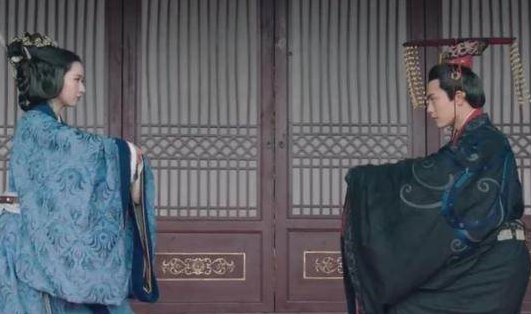 曹操为什么把自己的女儿嫁给了一个傀儡皇帝呢？