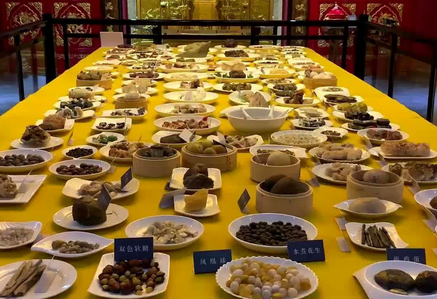 古代皇帝吃饭都是几十道菜 皇帝吃剩下的东西都是怎么处理的