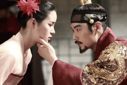 高洋在大殿上摆的锯子和大锅是干什么用的呢？