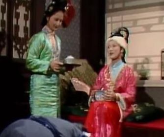 刘姥姥能顺利地进入贾府还被待见，靠的是什么？