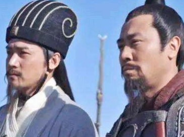 张飞在演义中与正史上的形象有何差别？是黑脸大将还是儒生？