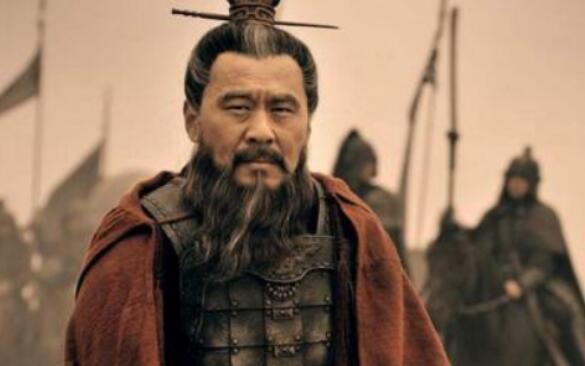 赤壁之战后，曹操为何说船是自己烧的呢？