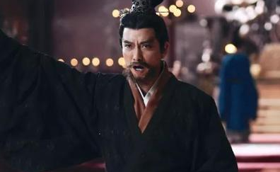 董卓为什么有机会带兵入京呢？是谁的主意？