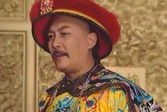 尹继善身为重臣，为何要向自己的小妾下跪呢？