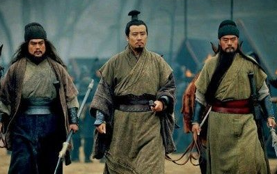 演义中为何倾向刘备，而把曹操描写成反派呢？