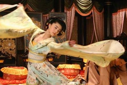 杨贵妃被独宠多年，为何却只是个贵妃？