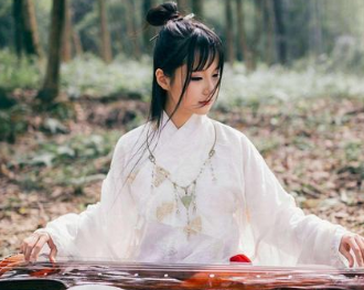 《沁园春·丁巳重阳前》纳兰容若所作悼亡词，表达对亡妻的思念之情