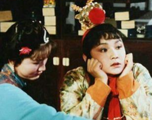 红楼梦中贾宝玉在温习功课时，都发生了什么事情？
