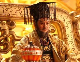 杨坚是如何强迫北周静帝宇文阐禅位的？他是如何夺权的？