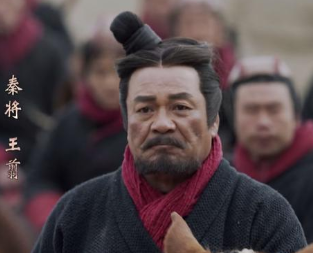 王翦功高盖主，为什么还深得秦王信任并得以善终呢？