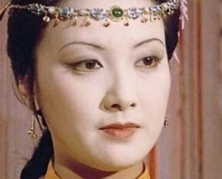 红楼梦中让张华告状，王熙凤为什么要这么做？