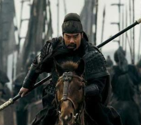 关羽被东吴杀害后，刘备没有先替他报仇在称帝是为何?