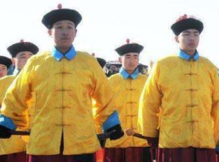 清朝时期出现的黄马褂是何作用？是如何发展的？