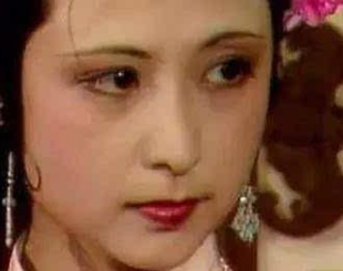 红楼梦中平儿如此护着尤二姐，到底是什么目的？