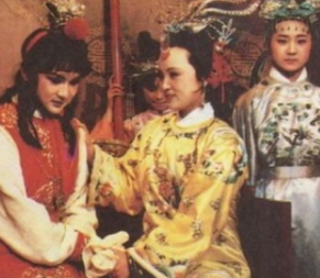 红楼梦中对于家族利益，贾母更看中林黛玉的幸福？