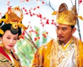 武则天晚年把江山还给李家，是出于什么考虑？