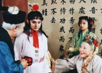 红楼梦中清虚观打醮时发生了什么？宝钗做了什么