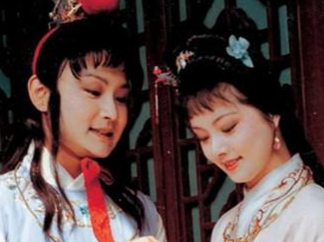 红楼梦中出身四大家族之一的薛宝钗，再贾母眼中是什么样的?