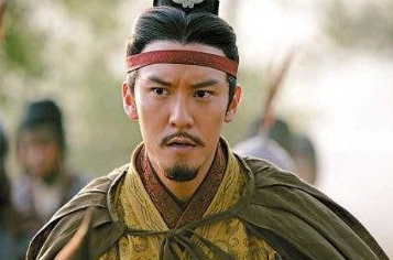 孙权听说曹丕要即位，为什么非常担忧？