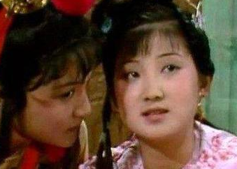 红楼梦中薛宝琴初进贾府时，史湘云说了什么？