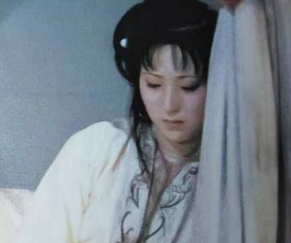 红楼梦中贾宝玉对林黛玉是什么感情？有何变化