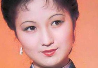 红楼梦中平儿为何会替探春撒谎？王熙凤听了之后是何表现？